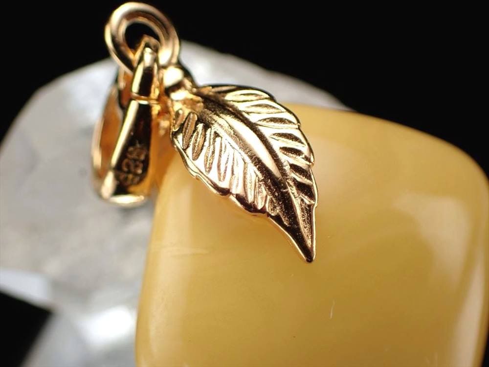 蜜蝋アンバー ペンダントトップ 天然琥珀 バルティックアンバー アクセサリー