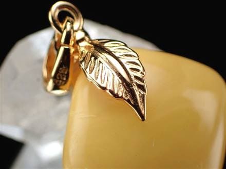 蜜蝋アンバー ペンダントトップ 天然琥珀 バルティックアンバー アクセサリー