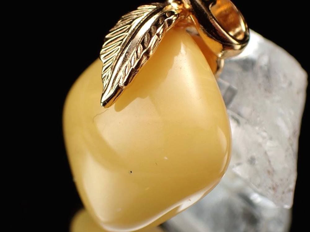 蜜蝋アンバー ペンダントトップ 天然琥珀 バルティックアンバー アクセサリー