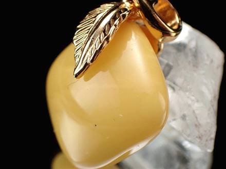 蜜蝋アンバー ペンダントトップ 天然琥珀 バルティックアンバー アクセサリー