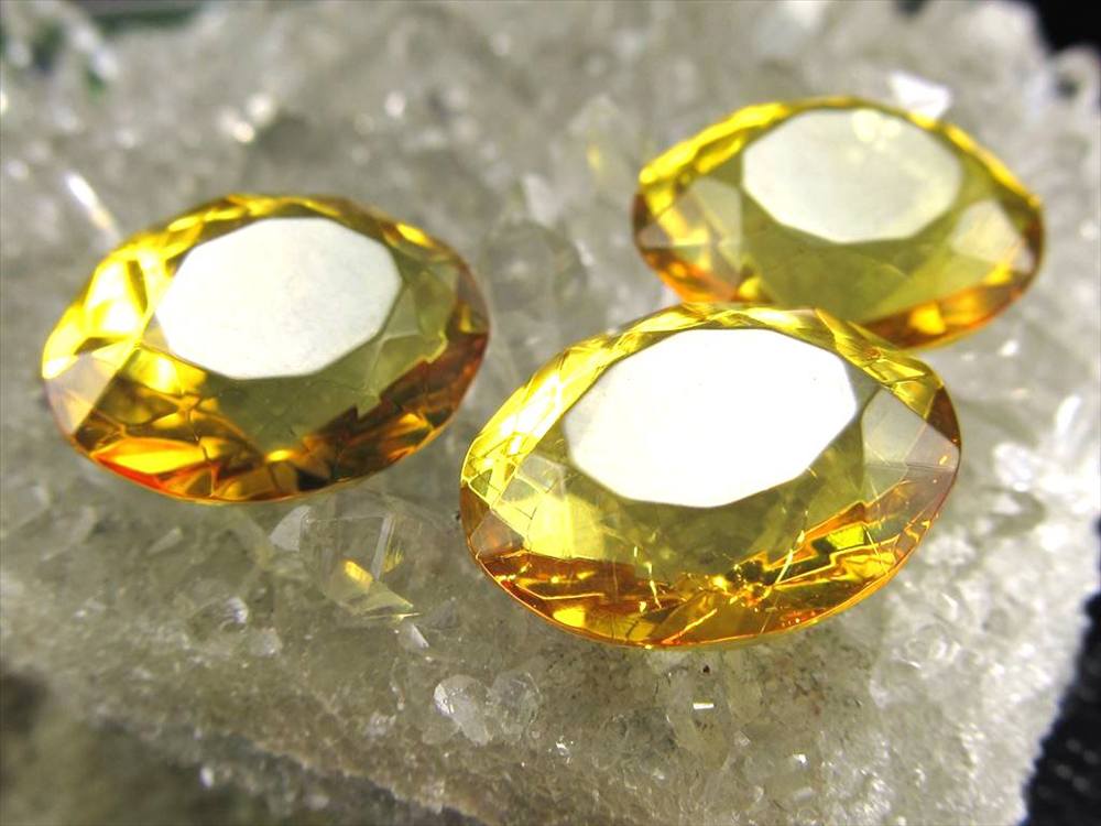 アンバー 琥珀 バルト海産 コハク カボション