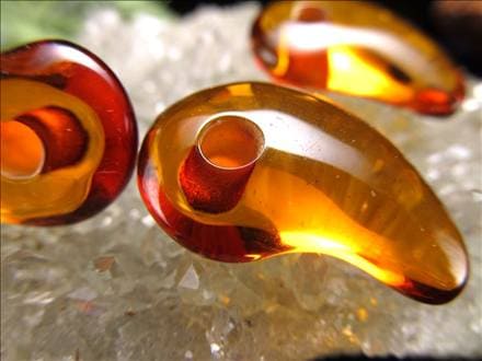 アンバー バルティックアンバー 勾玉 琥珀 