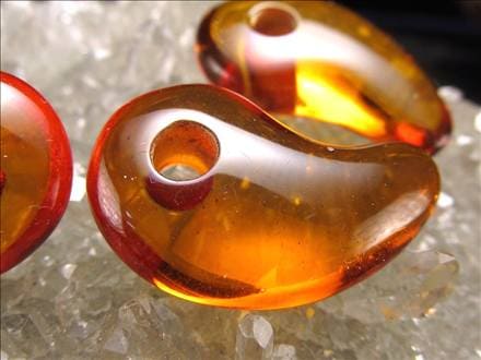 アンバー バルティックアンバー 勾玉 琥珀 