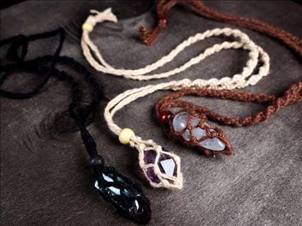 ◇小さめ原石やタンブルをネックレスへ簡単変身！◇おしゃれな編み込み