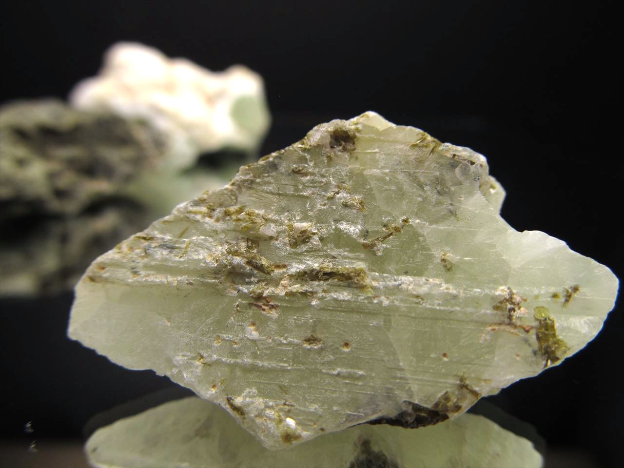 グリーンエピドート 原石 11.6キロ 鑑賞石 石 置物 オブジェ