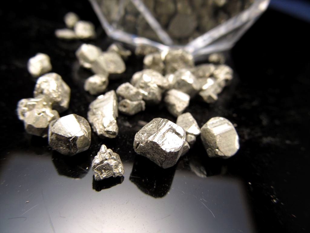 ★特選一石★激安♢強力な邪気払いの石【200gパイライト『黄鉄鉱』さざれ】❤️ ☆特選一石☆激安♢強力な邪気払いの石【300gパイライト『黄鉄鉱』結晶