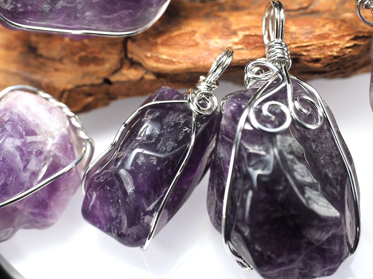 ☆ナチュラル感溢れるラフカット☆濃厚パープル☆愛の守護石☆2月の