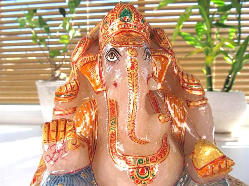 ヒマラヤ産 天然水晶 ガネーシャ 彫り 置物