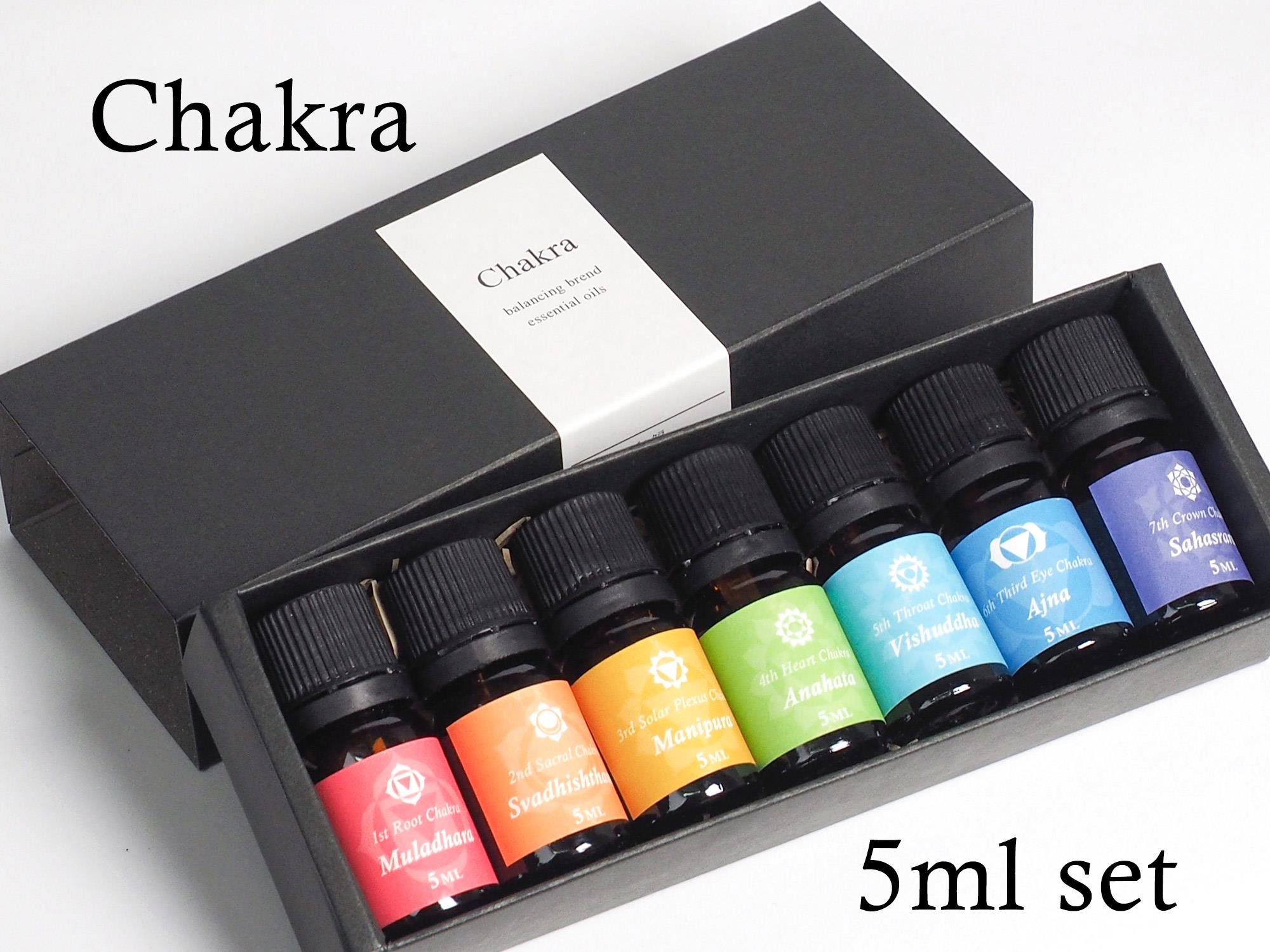 ７本セット チャクラ バランシング エッセンス Chakra Balancing Essence チャクラに応じた7種のブレンドエッセンシャルオイル 100 Natural 天然精油 Made In Japan アロマオイル 5ml入り ７本セット 7種類各１個 スライドケース入り 航空便不可