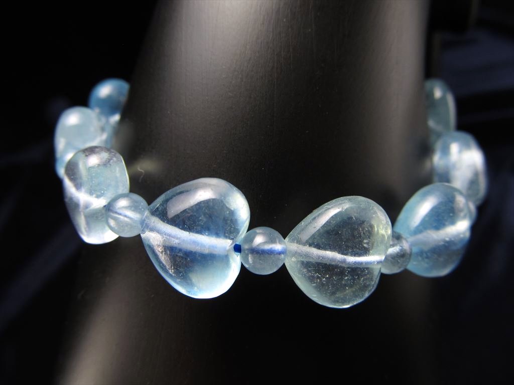 激安 ぷっくり可愛いハート型 ふんわりペールブルー 透明感あり 3月の誕生石 幸せな結婚の象徴 グラム180円 アクアマリン ハート型ブレスレット ブラジル産