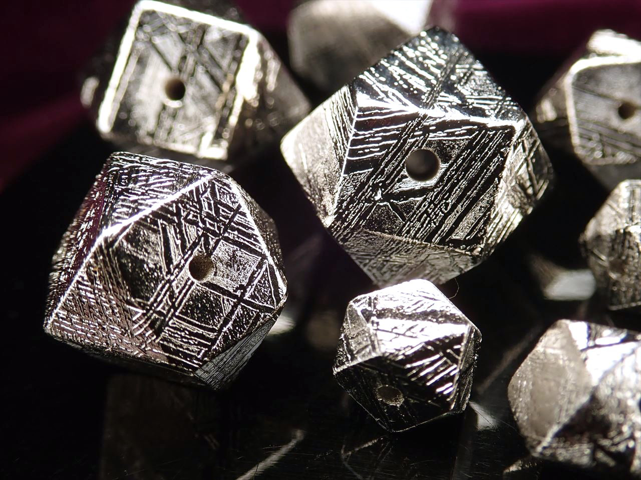 1点物 ギベオン ビーズ 10×14mm 十四面体カット バラ石 貫通穴