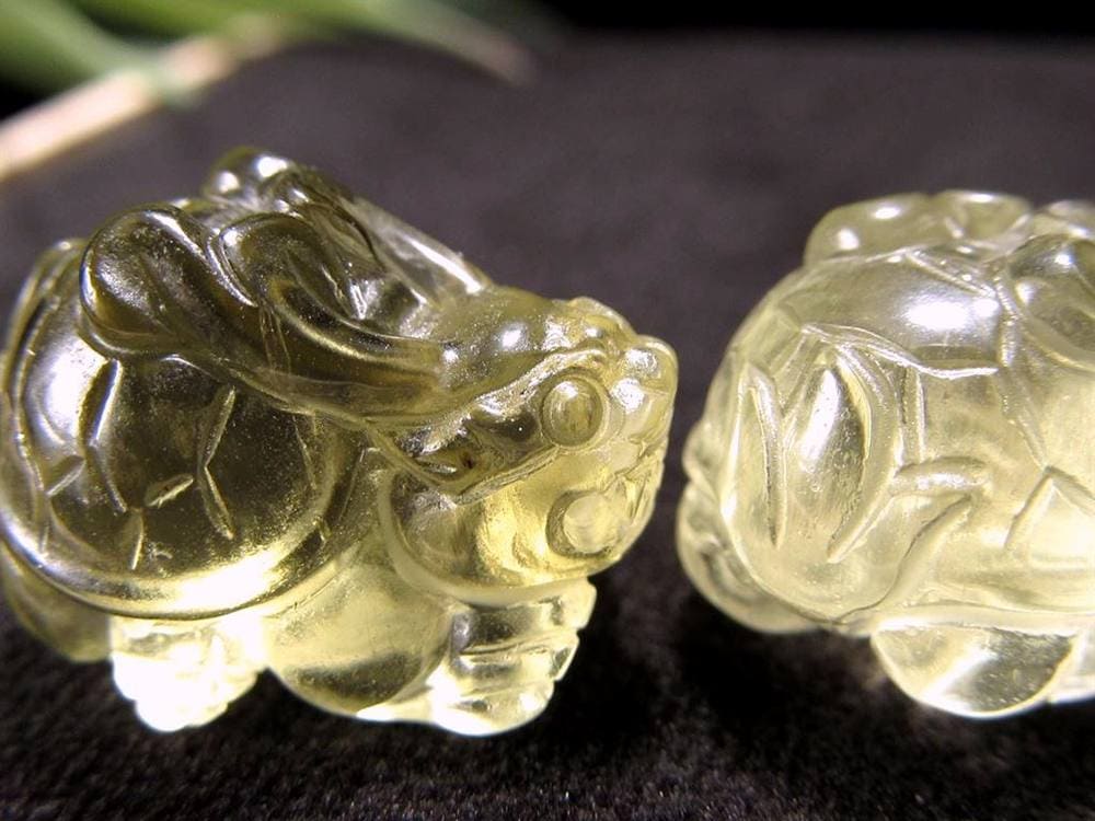 リビアングラス 龍亀 ロングイ 彫刻 置物