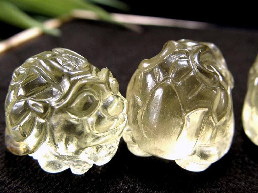 リビアングラス 龍亀 ロングイ 彫刻 置物