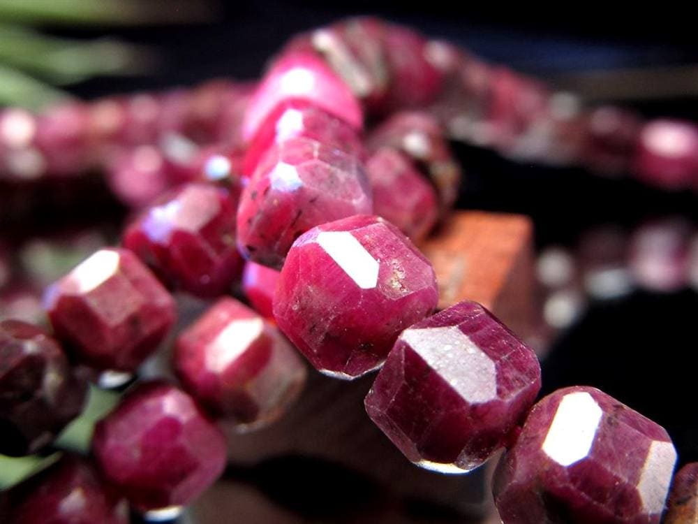 ルビー キューブカット 7月の誕生石 ルビーブレスレット