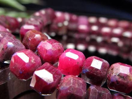 ルビー キューブカット 7月の誕生石 ルビーブレスレット