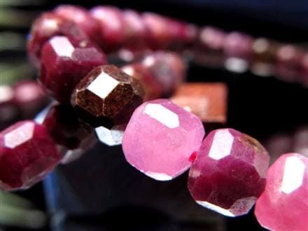 ルビー キューブカット 7月の誕生石 ルビーブレスレット