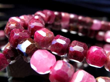 ルビー キューブカット 7月の誕生石 ルビーブレスレット