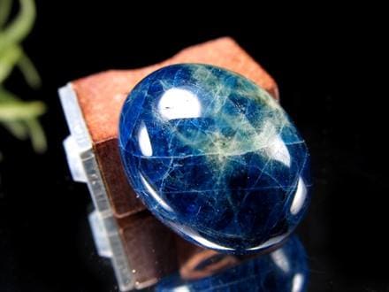 アウイナイト カボションタンブル 藍宝石 発光 カラーチェンジ