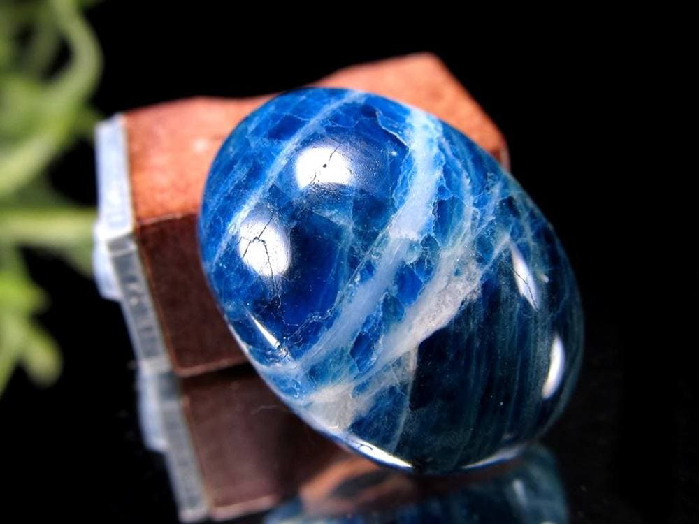 アウイナイト カボションタンブル 藍宝石 発光 カラーチェンジ