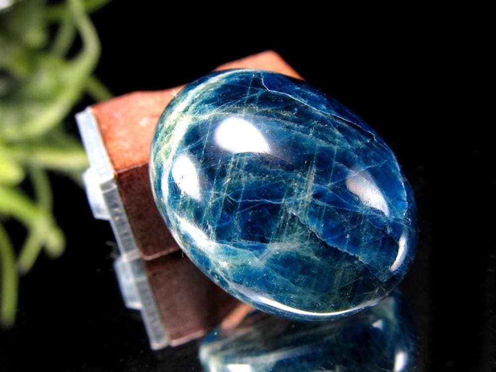 アウイナイト カボションタンブル 藍宝石 発光 カラーチェンジ