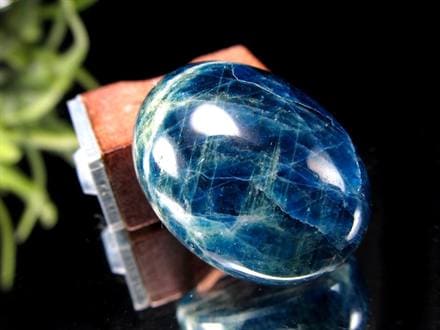 アウイナイト カボションタンブル 藍宝石 発光 カラーチェンジ