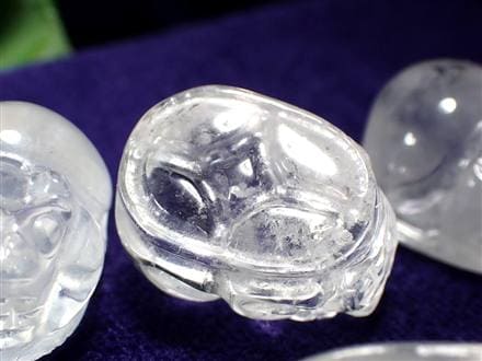 水晶 クォーツ クリスタル 貔貅 ヒキュウ 彫刻 お守り石