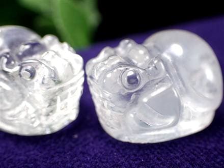 水晶 クォーツ クリスタル 貔貅 ヒキュウ 彫刻 お守り石