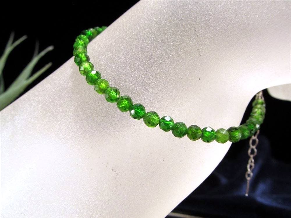 クロムダイオプサイト 緑色透輝石 ワイヤーブレスレット クロムダイオプサイトブレスレット アジャスター金具付き