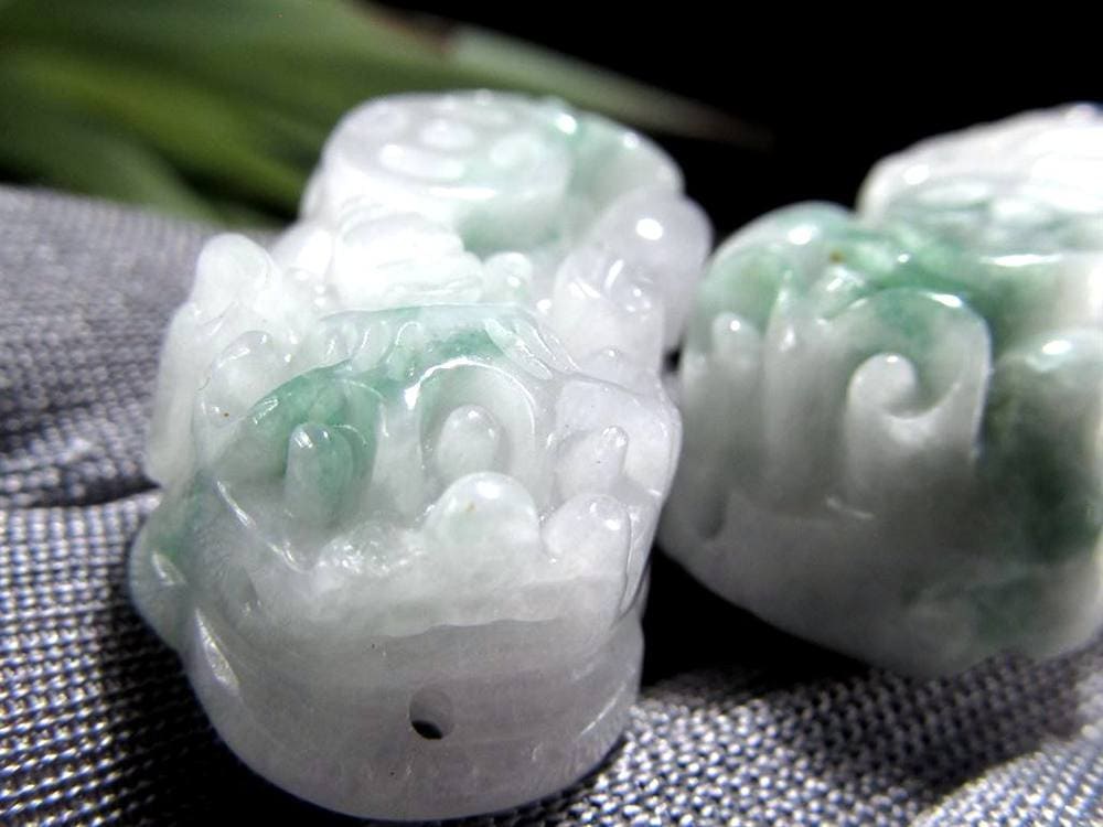 翡翠 ジェイド 貔貅 ヒキュウ 彫刻 お守り石