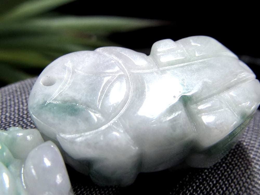 翡翠 ジェイド 貔貅 ヒキュウ 彫刻 お守り石