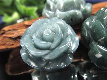 翡翠 ジェイド 薔薇 バラの花 彫刻 グアテマラ
