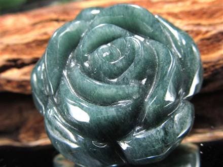 翡翠 ジェイド 薔薇 バラの花 彫刻 グアテマラ