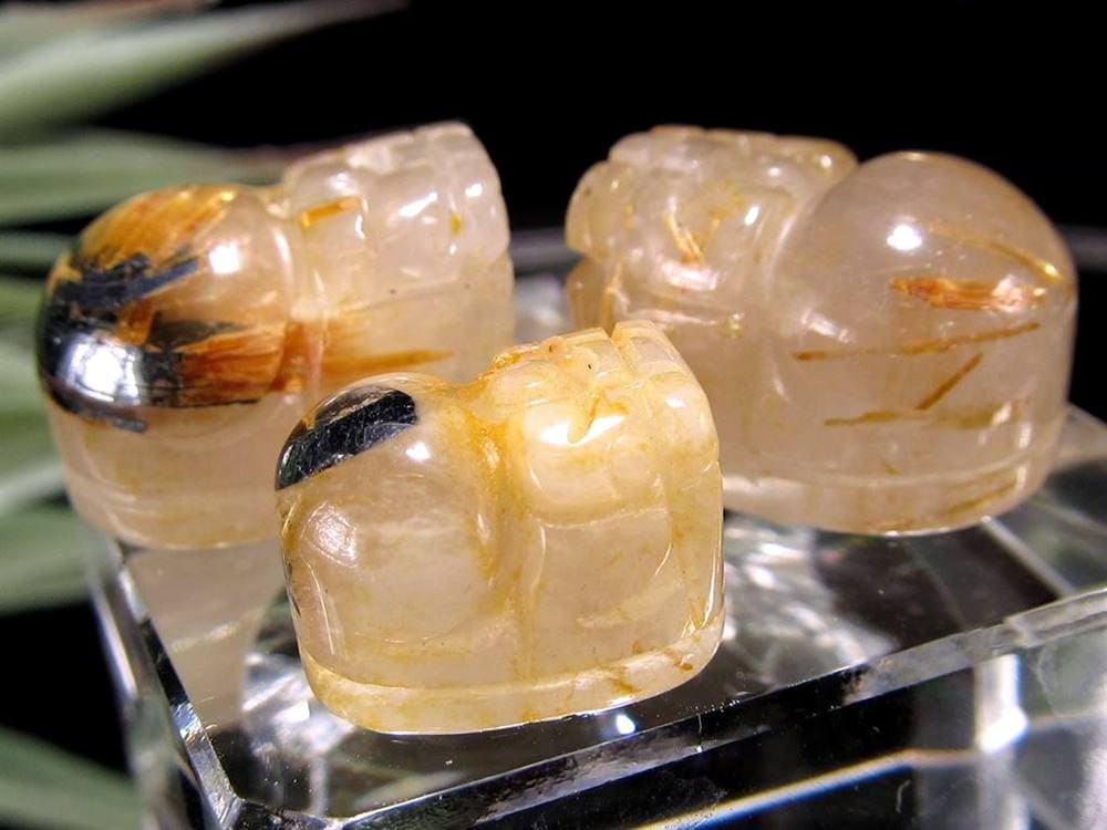 ゴールドルチルクォーツ 金針水晶 貔貅 ヒキュウ 彫刻 お守り石