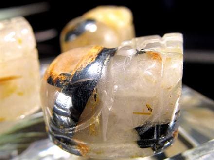 ゴールドルチルクォーツ 金針水晶 貔貅 ヒキュウ 彫刻 お守り石