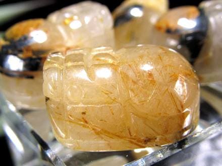 ゴールドルチルクォーツ 金針水晶 貔貅 ヒキュウ 彫刻 お守り石