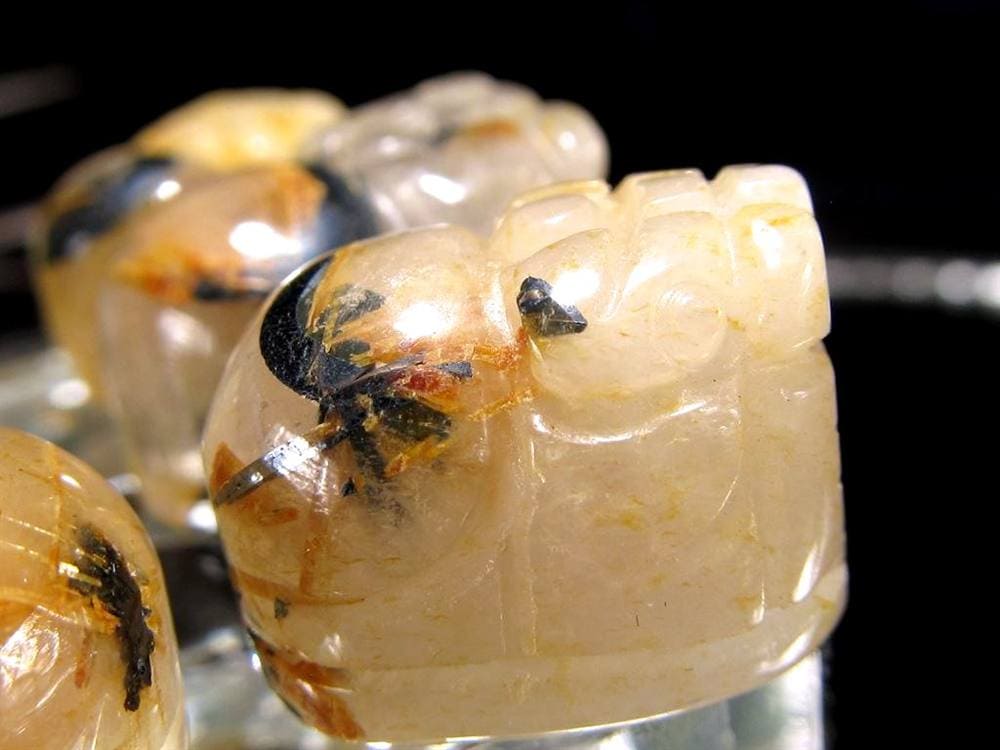 ゴールドルチルクォーツ 金針水晶 貔貅 ヒキュウ 彫刻 お守り石