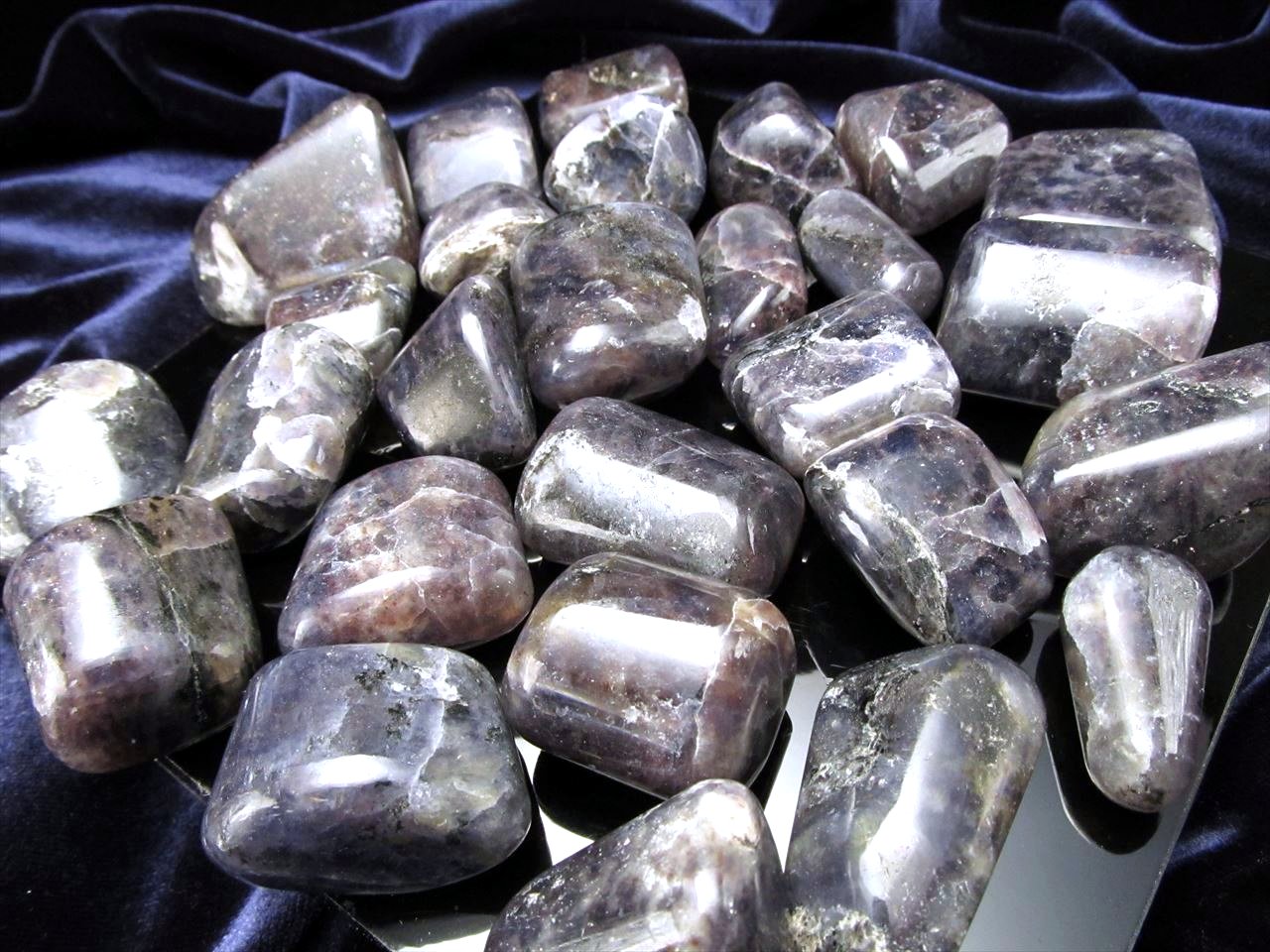 ブラッドショットアイオライト