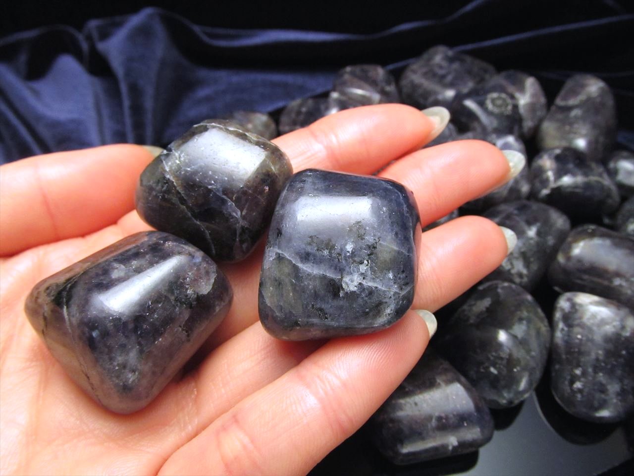 ブラッドショットアイオライト