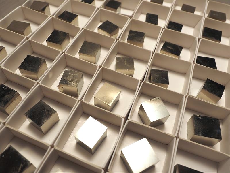 希少 金色結晶 フランス展示会商品 コレクションや標本に