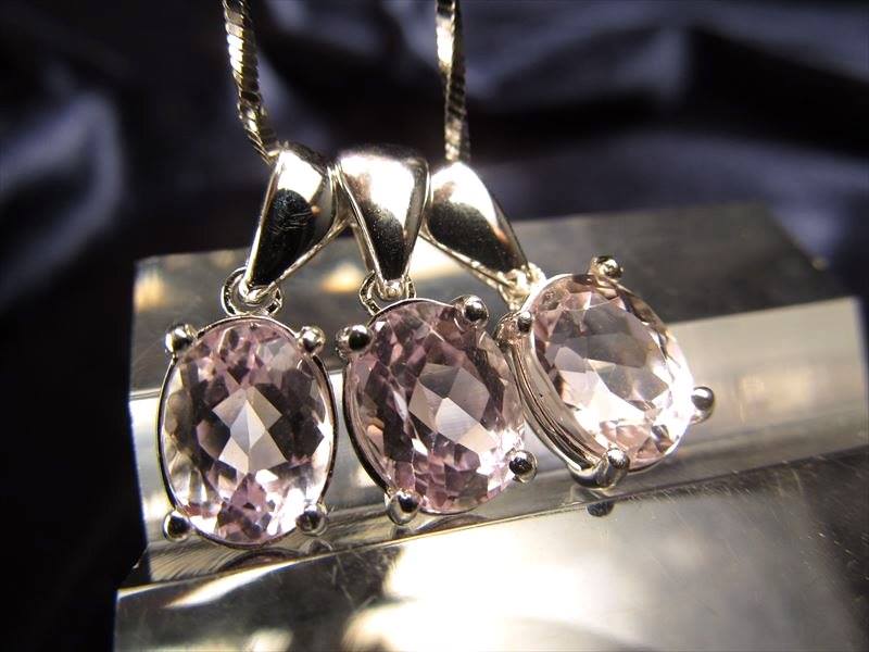 クンツァイトペンダントトップ