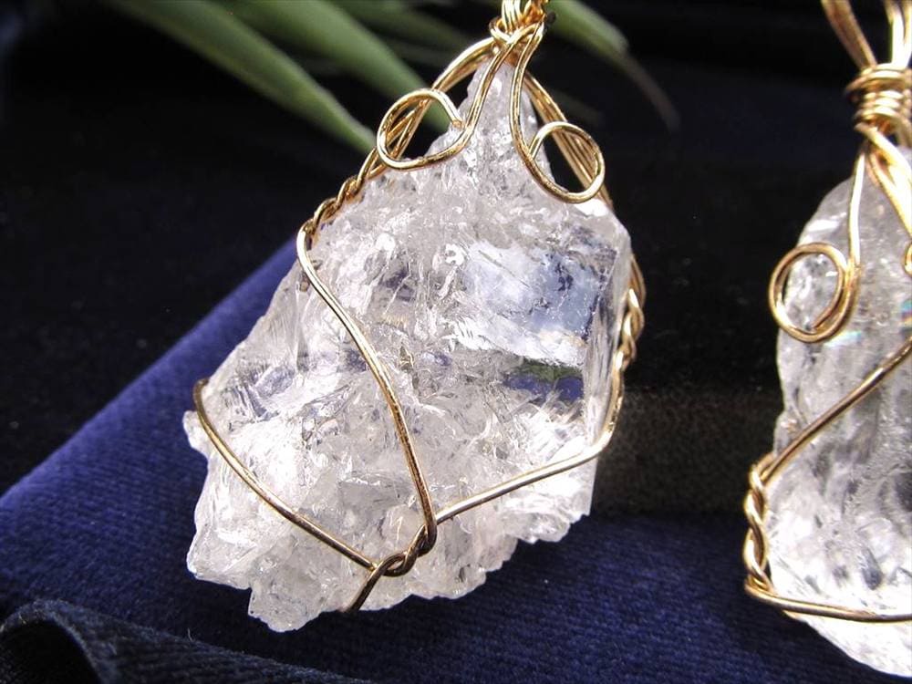 天然水晶 原石 水晶 クォーツ ワイヤーラップ ペンダントトップ