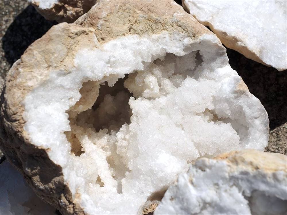 ジオード水晶クラスター