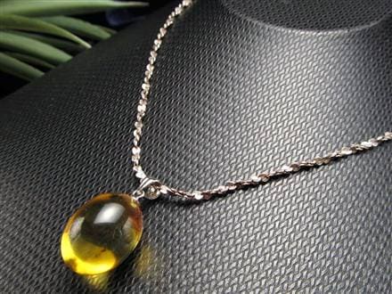 虫入り バルティックアンバー 琥珀 ペンダント アクセサリー