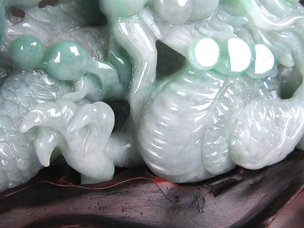 翡翠 ヒスイ 彫刻置物 龍 四爪龍