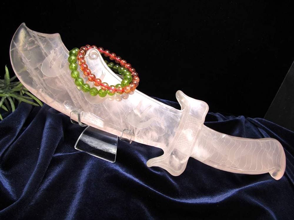 紅石英 ローズクォーツ 置物 刀 剣