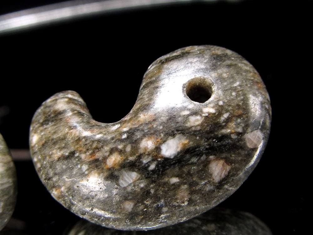 バドガシュタイン鉱石 ラジウム天然鉱石 勾玉 天然石 オーストリア政府公認