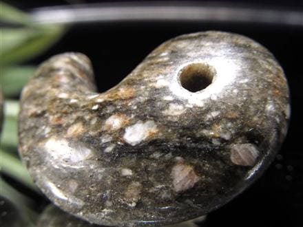 バドガシュタイン鉱石 ラジウム天然鉱石 勾玉 天然石 オーストリア政府公認