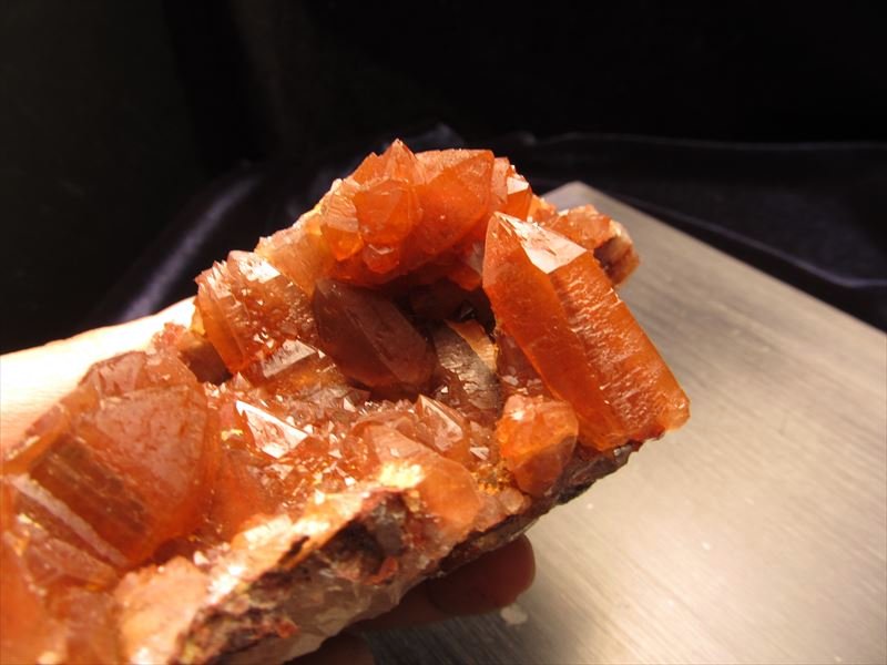 ☆希少！珍しいレッド・層状結晶☆近年発見された天然赤水晶☆モロッコ