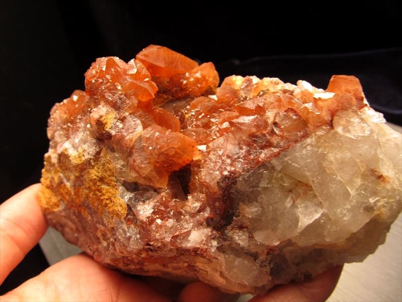 ☆希少！珍しいレッド・層状結晶☆近年発見された天然赤水晶☆モロッコ