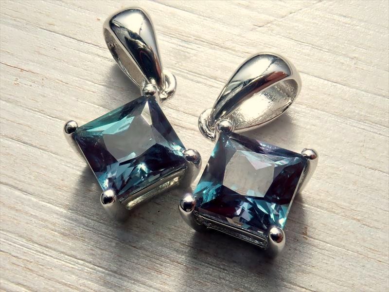 ■ビズー■アレキサンドライト■ペンダントトップ■K18YG■カラーチェンジします □ビズー□アレキサンドライト□ペンダントトップ□K18YG□カラー